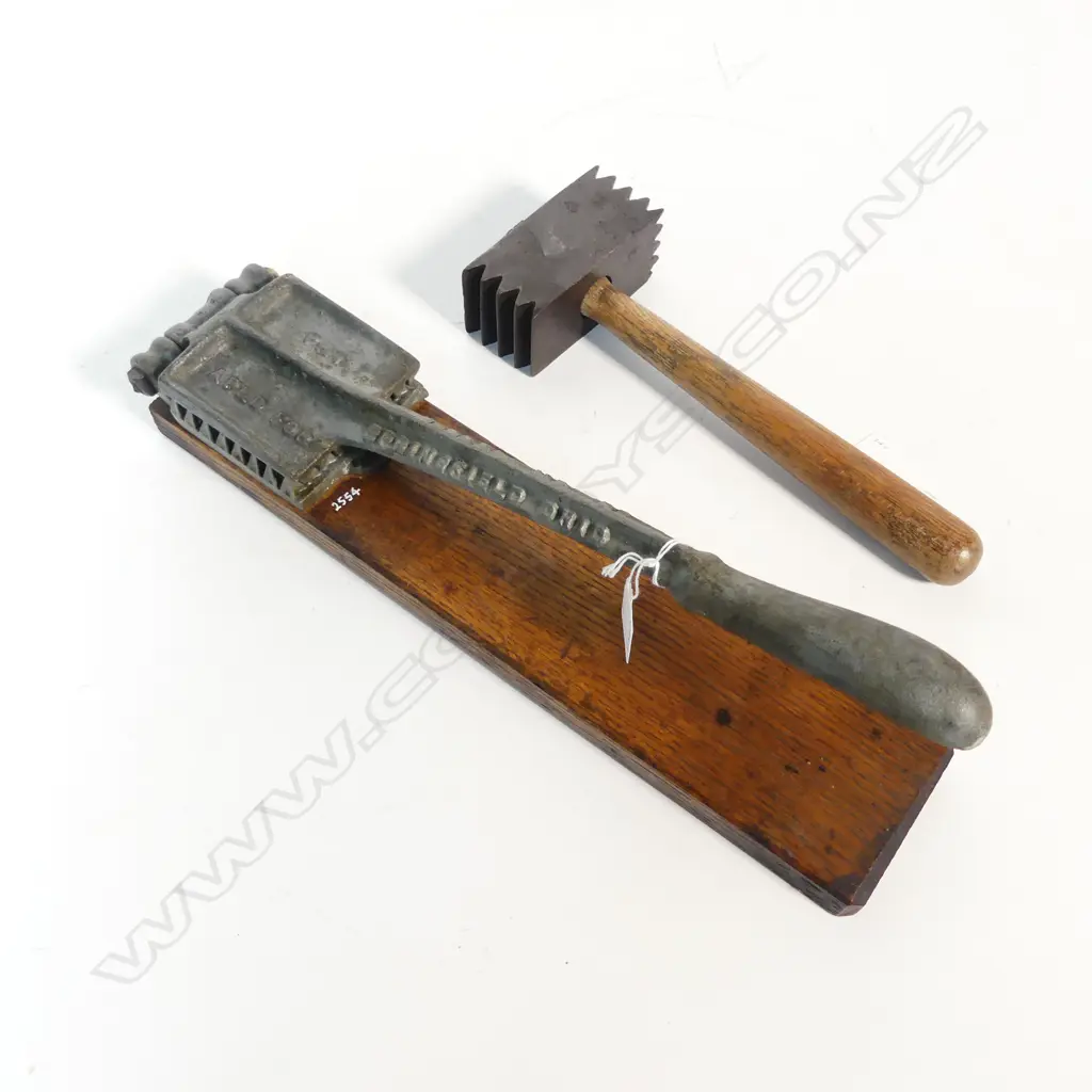 3086/2554 VINTAGE CAST IRON ICE CRUSHER L380 & ICE BREAKING HAMMER L270MM Image 1++