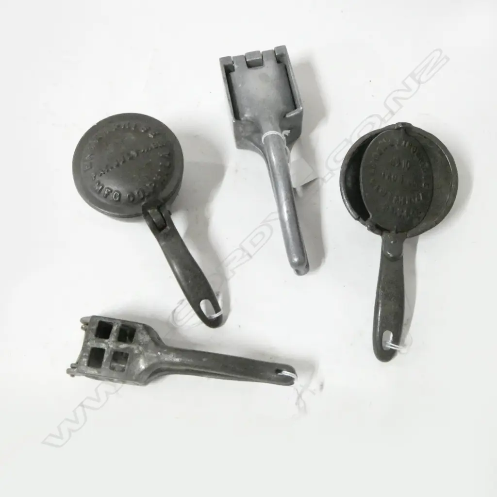 1934/1537/1457/3075  4 CAST METAL VINTAGE ICE CRUSHERS & SHAVERS L200MM Image 1++