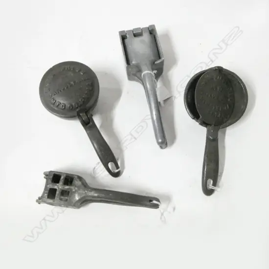 1934/1537/1457/3075  4 CAST METAL VINTAGE ICE CRUSHERS & SHAVERS L200MM