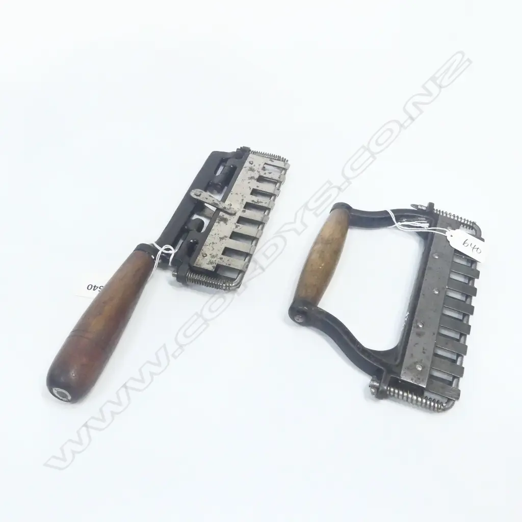 (3567/1424) TWO VINTAGE MEAT TENDERIZERS L.290mm Image 1++