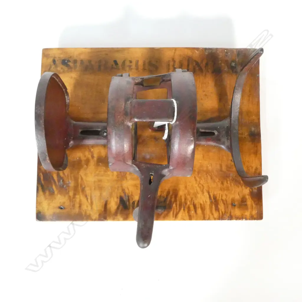 (2296) VINTAGE CAST IRON ON WOOD BASE 'THE PHILADELPHIA BUNCHER' ASPARAGUS BUNCHER L.305mm Image 1++