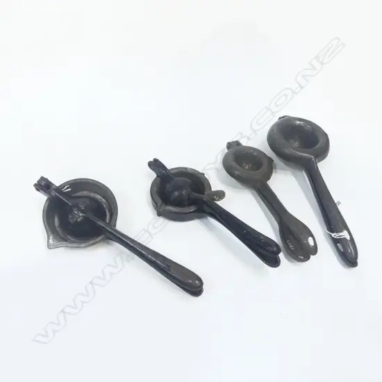 (1307/1936/3441/2528) FOUR VINTAGE CAST IRON LEMON SQUEEZERS L.270mm