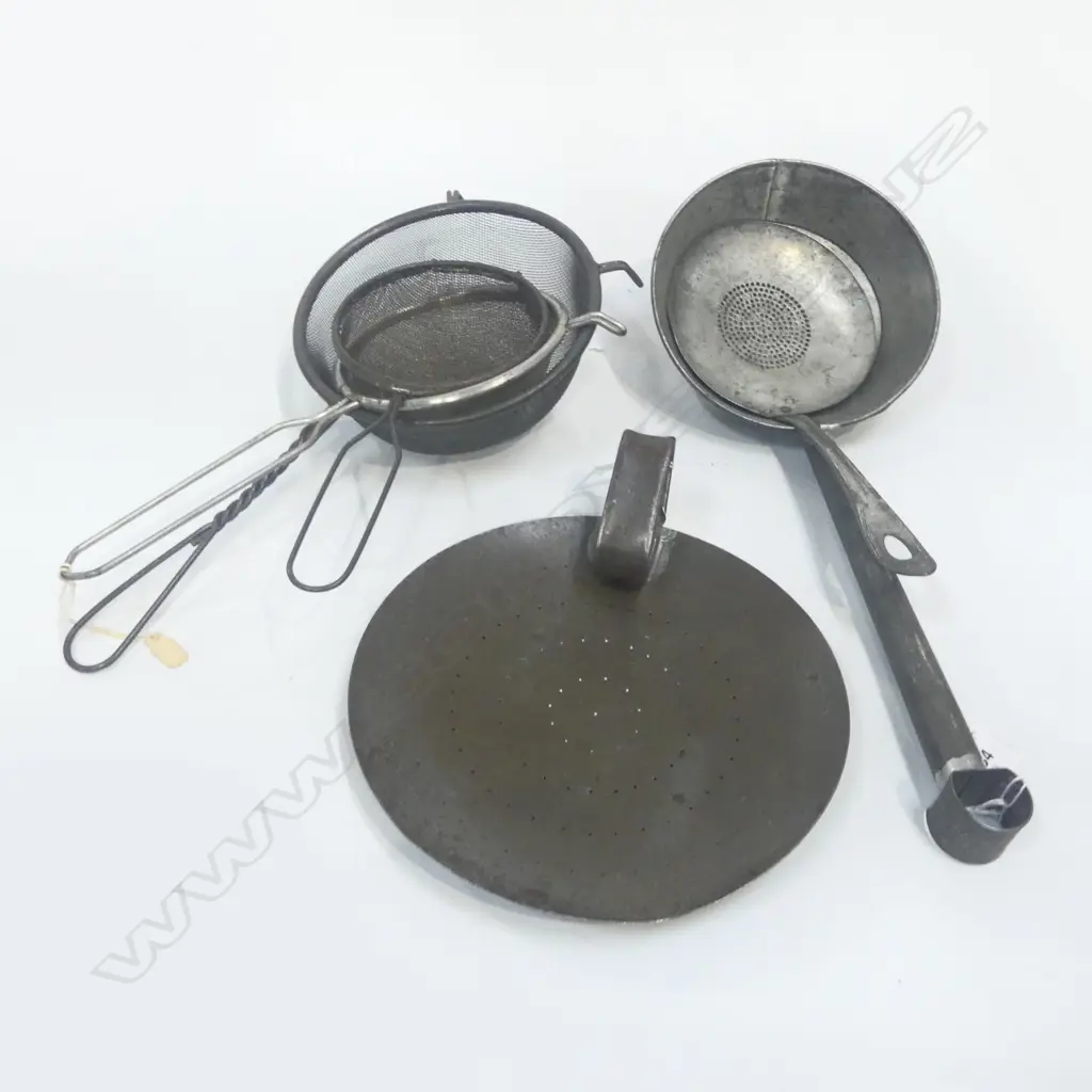 (1240/1269/20891071) 3 VINTAGE SIEVES & 3 TIN STRAINERS LARGEST L.370mm Image 1++