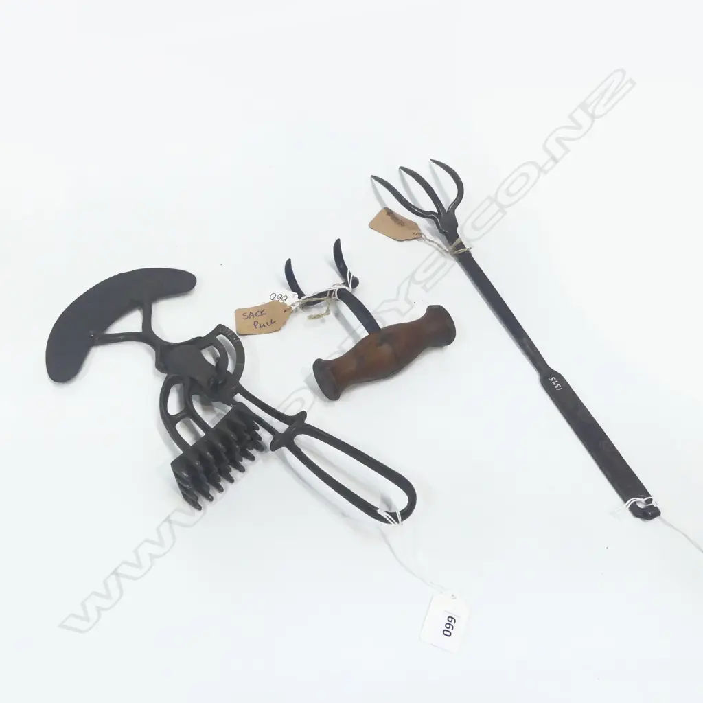 (1326/1345) VINTAGE CAST IRON MEAT TENDERIZER w. SACK PULL & LG THREE PRONG FORK L.400mm Image 1++
