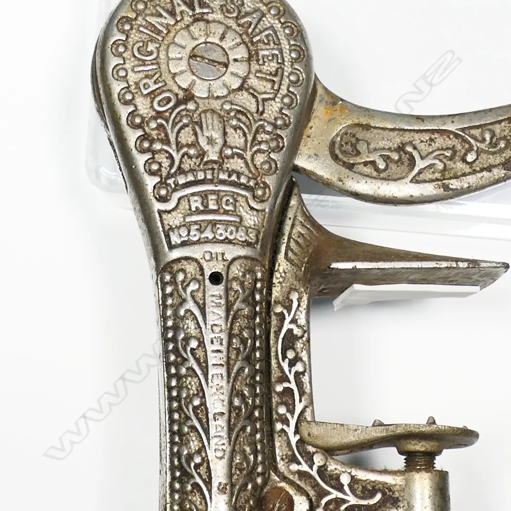 1897 GILCHRISTS 'ORIGINAL SAFETY' Reg. No. 543083, CAST-IRON VITNER'S CORKSCREW, H.300mm Image 1++
