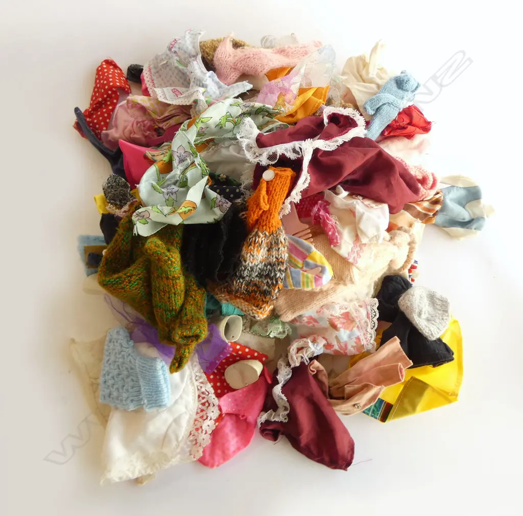 BASKET VINTAGE BARBIES, KEN & OTHERS w clothes some hand knitted Image 1++