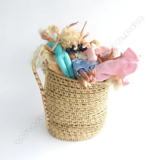 BASKET VINTAGE BARBIES, KEN & OTHERS w clothes some hand knitted