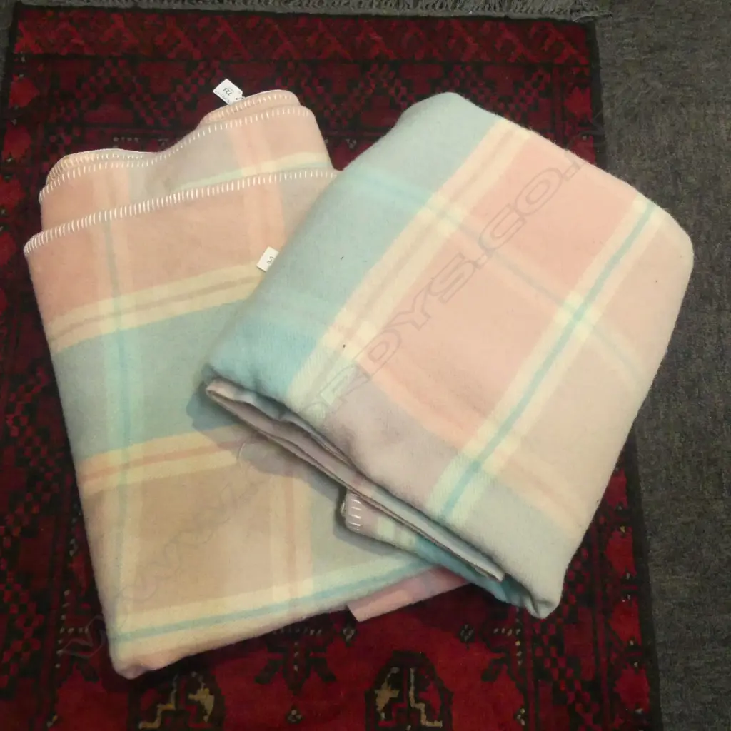 2 KAIAPOI BLANKETS (1 LABEL MISSING) Image 1++