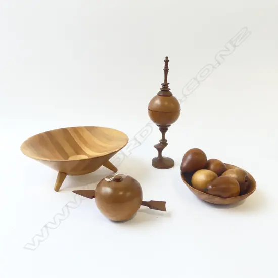 8 TURNED WOOD ORNAMENTS + BOWL H.260mm