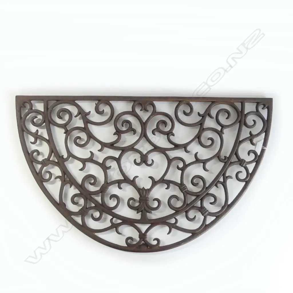CAST IRON DOOR MAT 680x400mm Image 1++