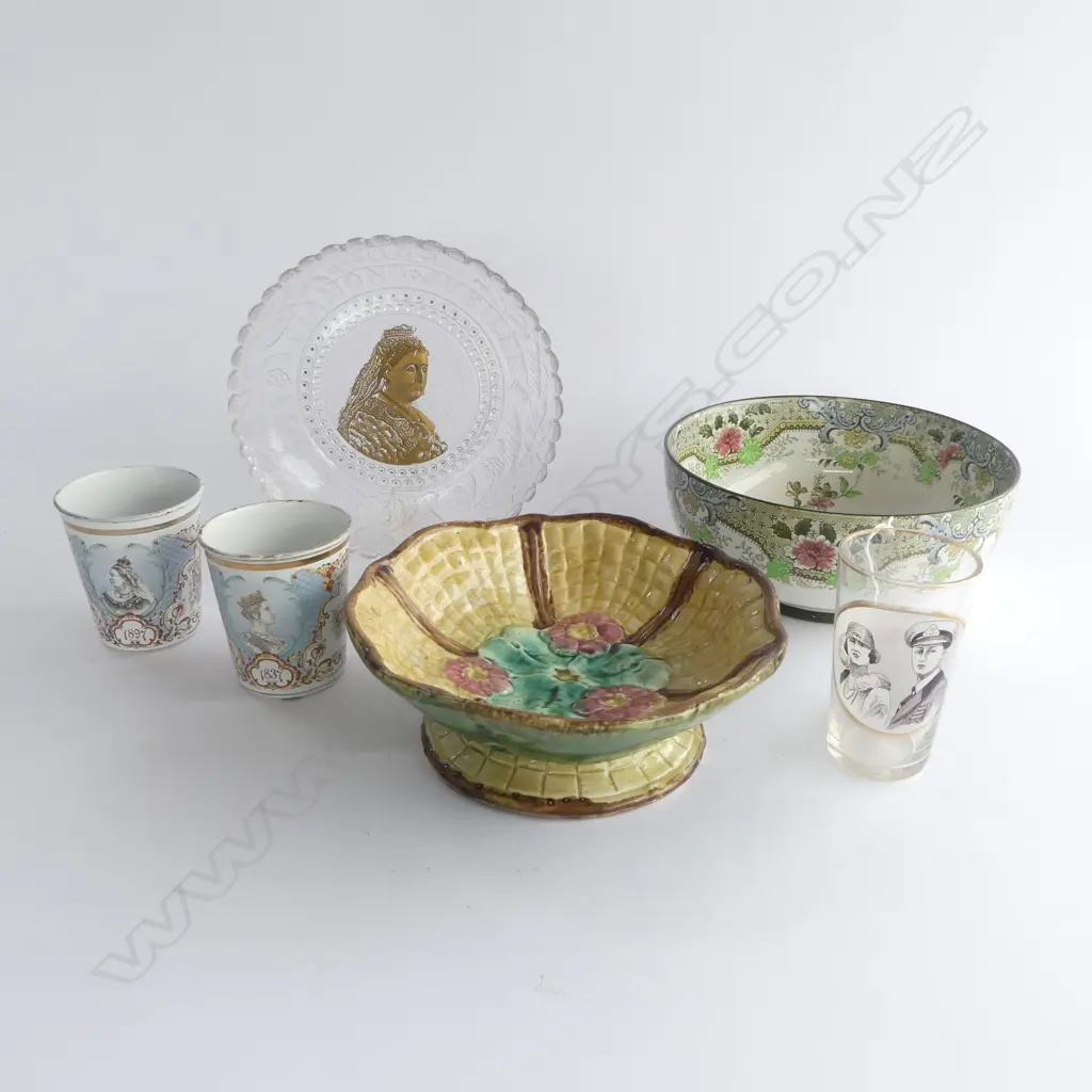 6 PCES; R. DOULTON BOWL, MAJOLICA COMPORT, QUEEN VICT. GLASS BOWL & 2 METAL CUPS + GLASS CUP Image 1++