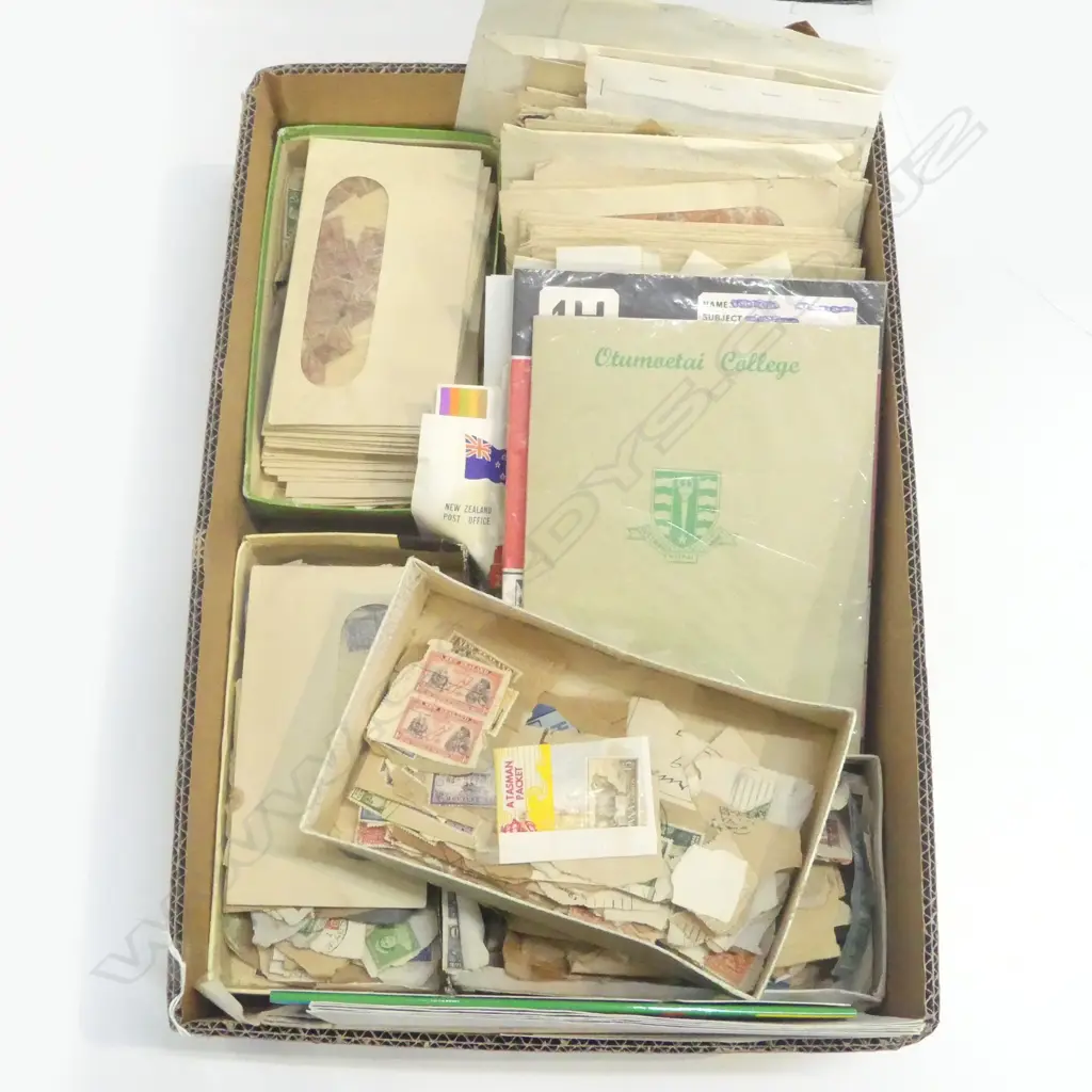 STAMP COLLECTION  MOSTLY UNMOUNTED Image 1++