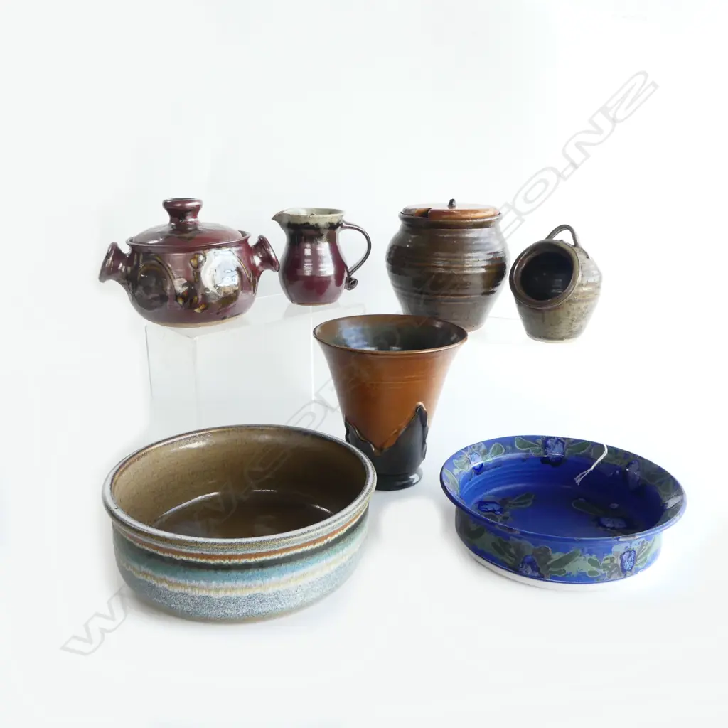 7 PCES. N.Z. STUDIO POTTERY Image 1++