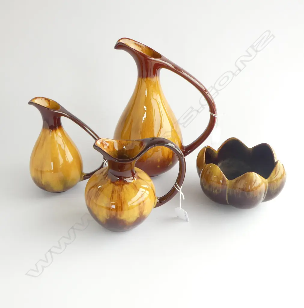 3 BLUE MOUNTAIN CHINA JUGS H280MM TALLEST & VASE  TAN COLOURS Image 1++
