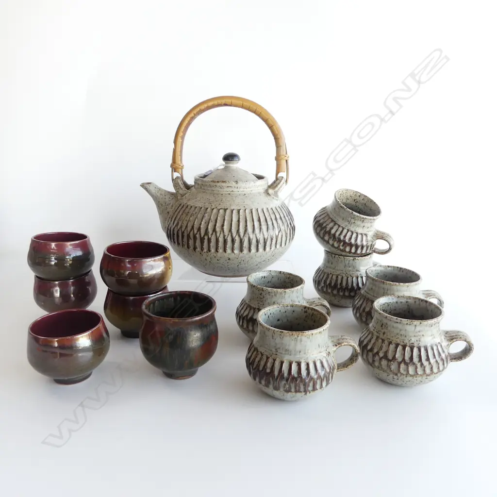 STUDIO POTTERY TEAPOT & 6 CUPS + 6 TEA BOWLS Image 1++
