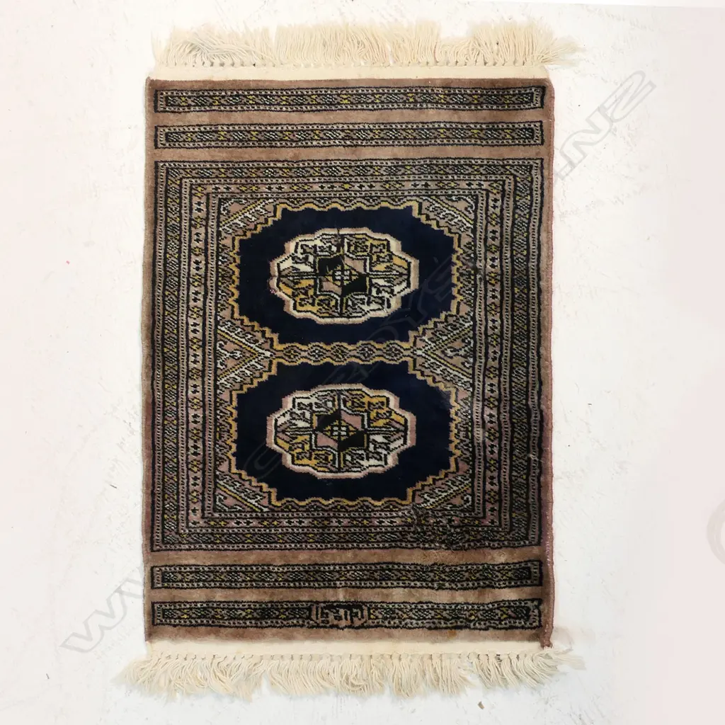 SMALL HAND KNOTTED WOOL PILE RUG  Image 1++