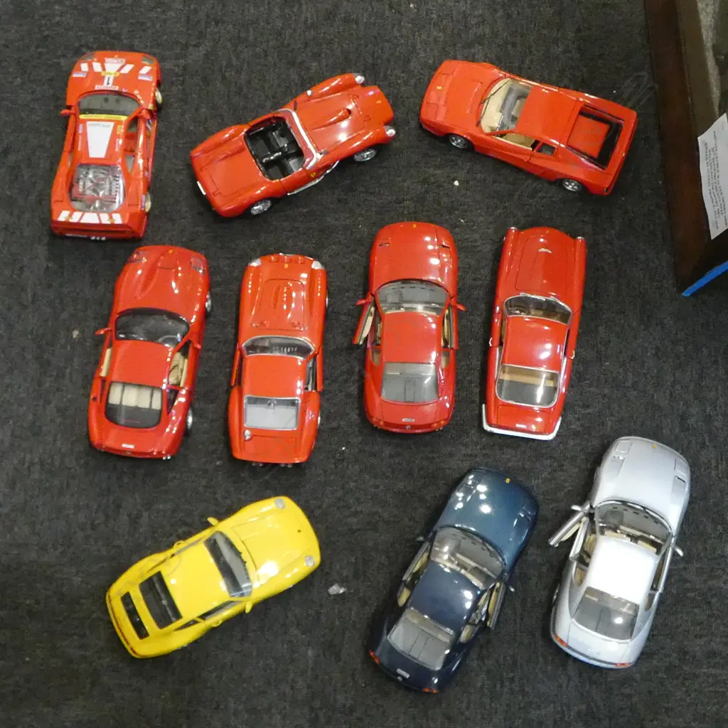 10 B BUGARO/HOT WHEELS FERRARI MODEL CARS Image 1++