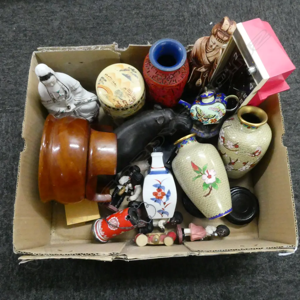ASST. ORIENTAL ITEMS INCL. PR CLOISONNE VASES ON STANDS H.185mm Image 1++