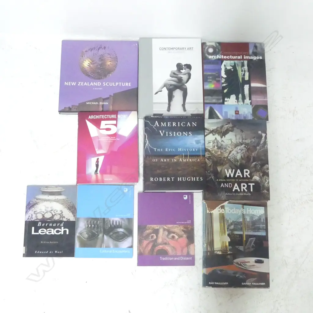 BOX OF ASSORTED ART BOOKS  Image 1++