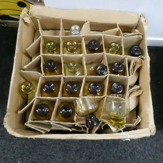 BOX UNUSED GLASSES, 25 x WHT, H.110mm & 19 x SML BROWN, H.90mm