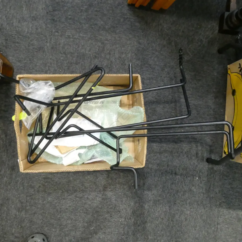 XY+Z DESIGNER SUIT RACK/CONTEMPORARY VALET; INCLUDING ORIGINAL INSTRUCTIONS & FIXINGS etc Image 1++
