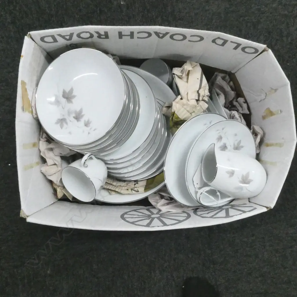 NORITAKE 'HARWOOD' DINNER SERVICE Image 1++