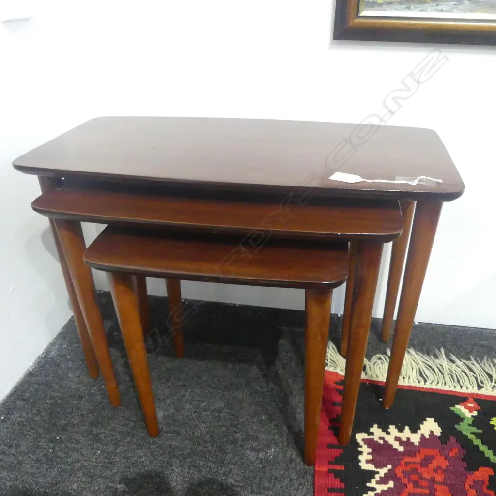 SET OF THREE NESTING TABLES H.370mm Image 1++