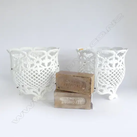 2 CAST ALLUMINIUM  WHITE PLANTERS H300MM & 2 GLENBURN AVONDALE BRICKS L200MM