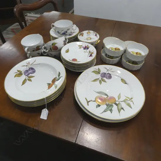 31 ROYAL WORCESTER 'EVESHAM' PLATES, BOWLS, SAUCERS, etc (chips)