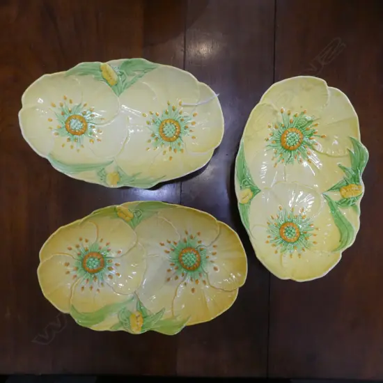 3 CARLTON WARE 'BUTTERCUP' BOWLS W.260mm