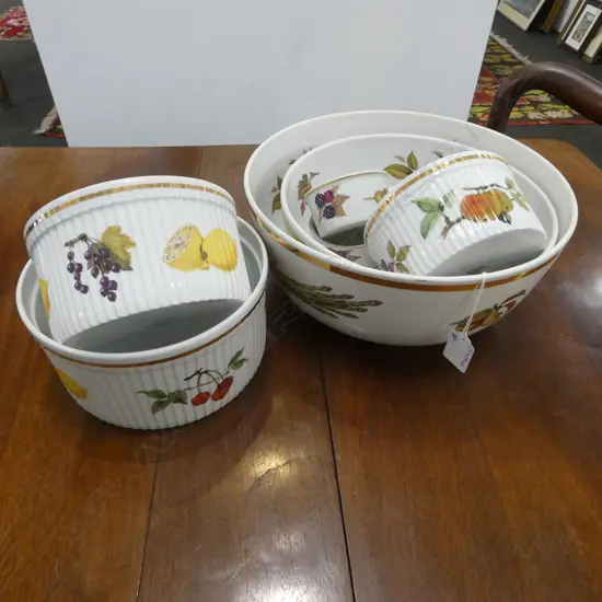 2 LARGE ROYAL WORCESTER 'EVESHAM' BOWLS + 6 RAMEKINS