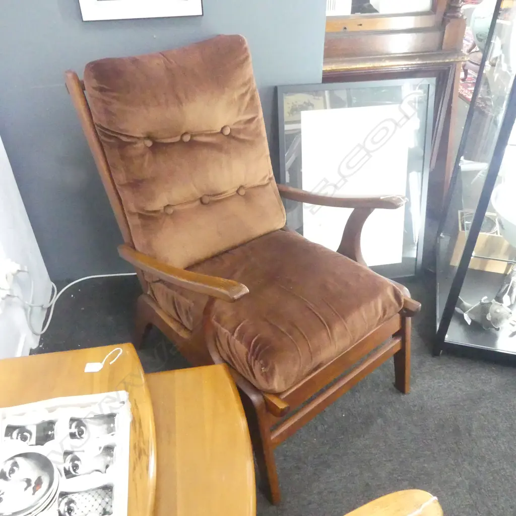 MID-CENTURY DESIGN ARMCHAIR  Image 1++