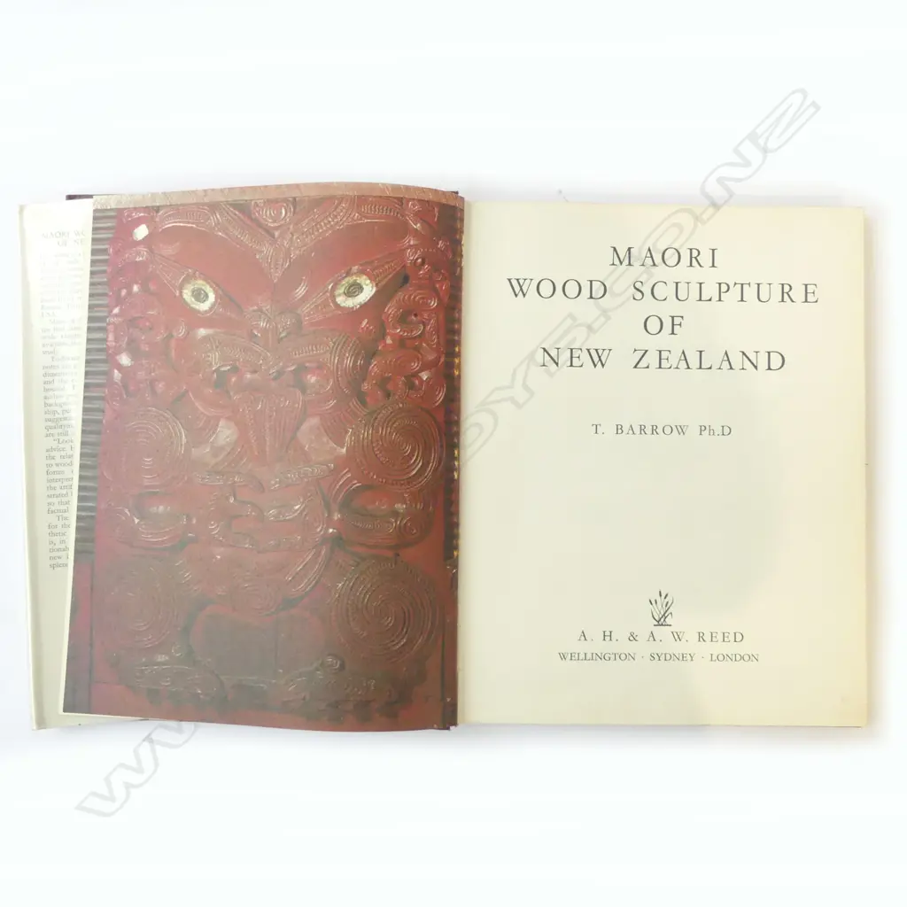 MAORI WOOD SCULPTURE OF NZ BY T.BARROW VINTAGE CARVING BOOK, L.290MM Image 1++