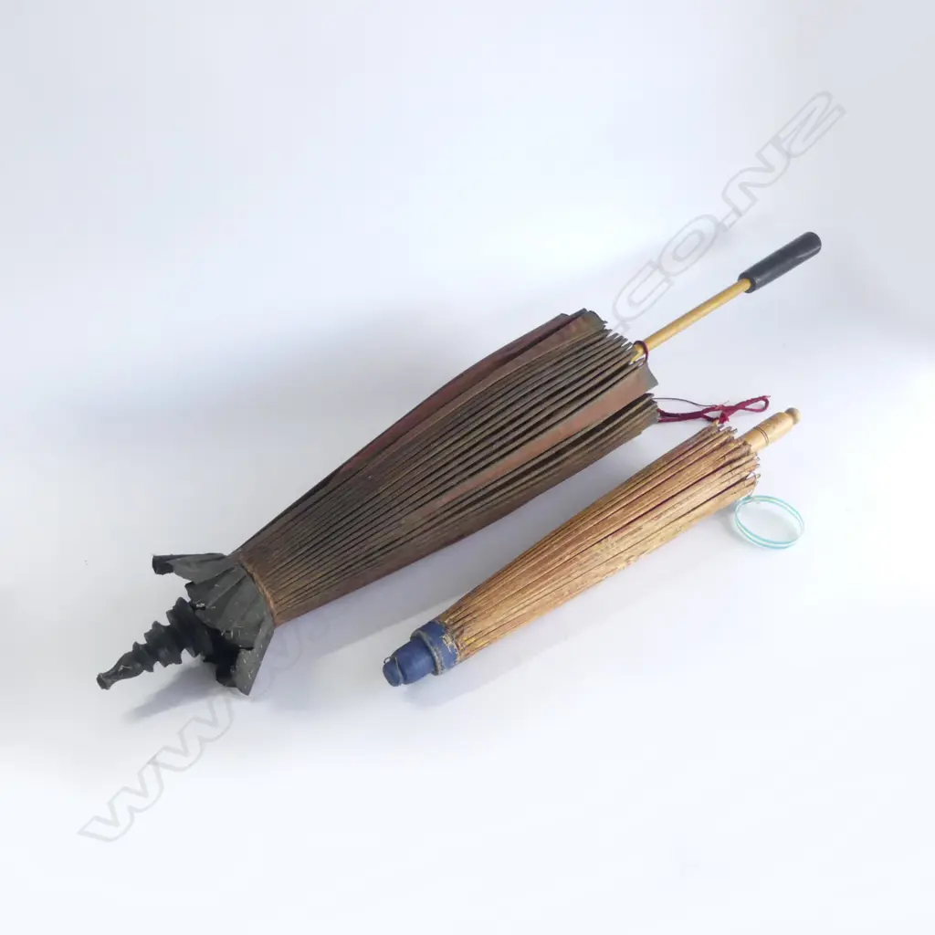 2 ORIENTAL PARASOLS L.1070mm Image 1++