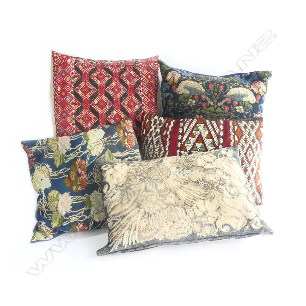 FIVE ASSORTED TAPESTRY AND PERSIAN CUSHIONS Image 1++