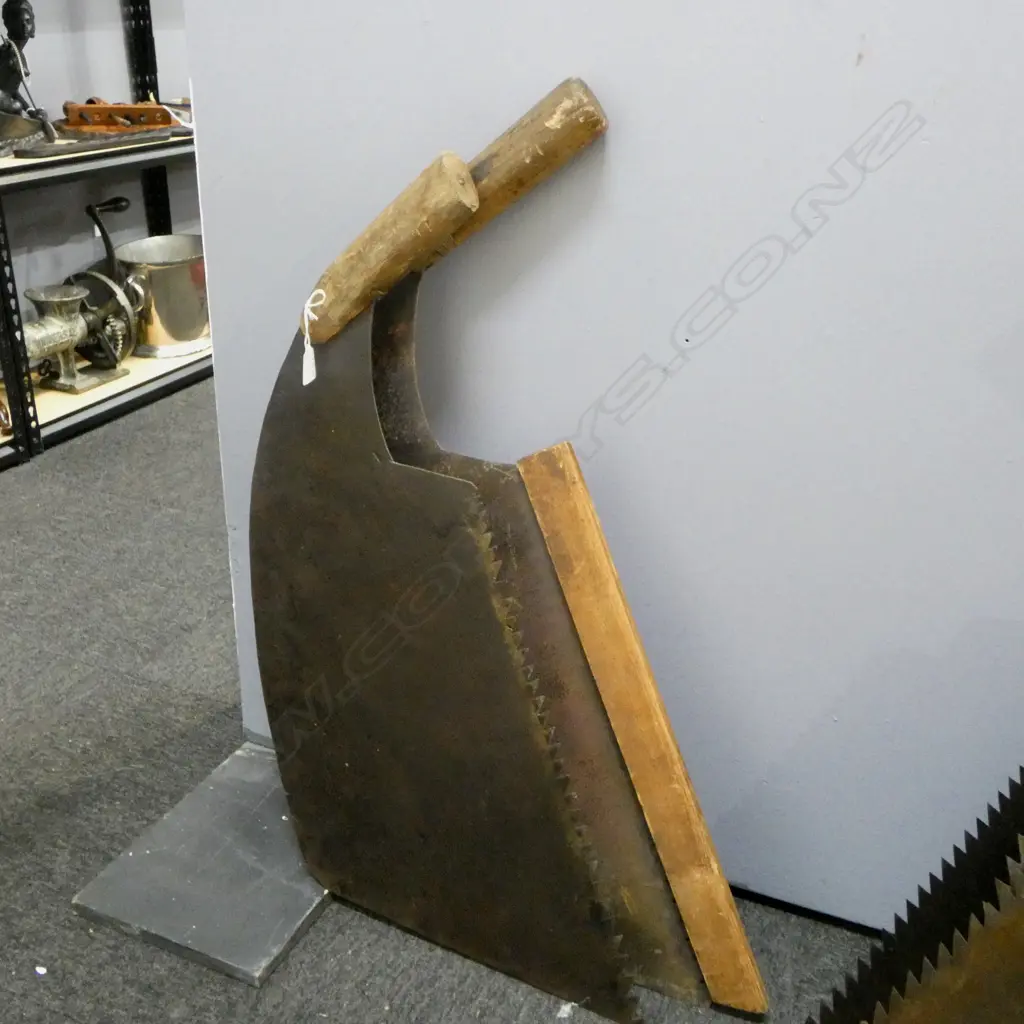 3 Antique Whaleback saws L.850mm (1 missing handle) Image 1++