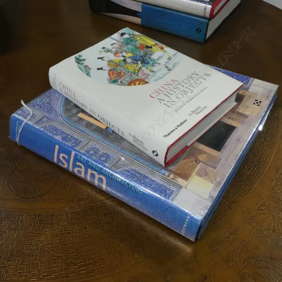 ISLAM ART AND ARCHITECHTURE REFERENCE BOOK + CHINA - A HISTORY IN OBJECTS BOOK