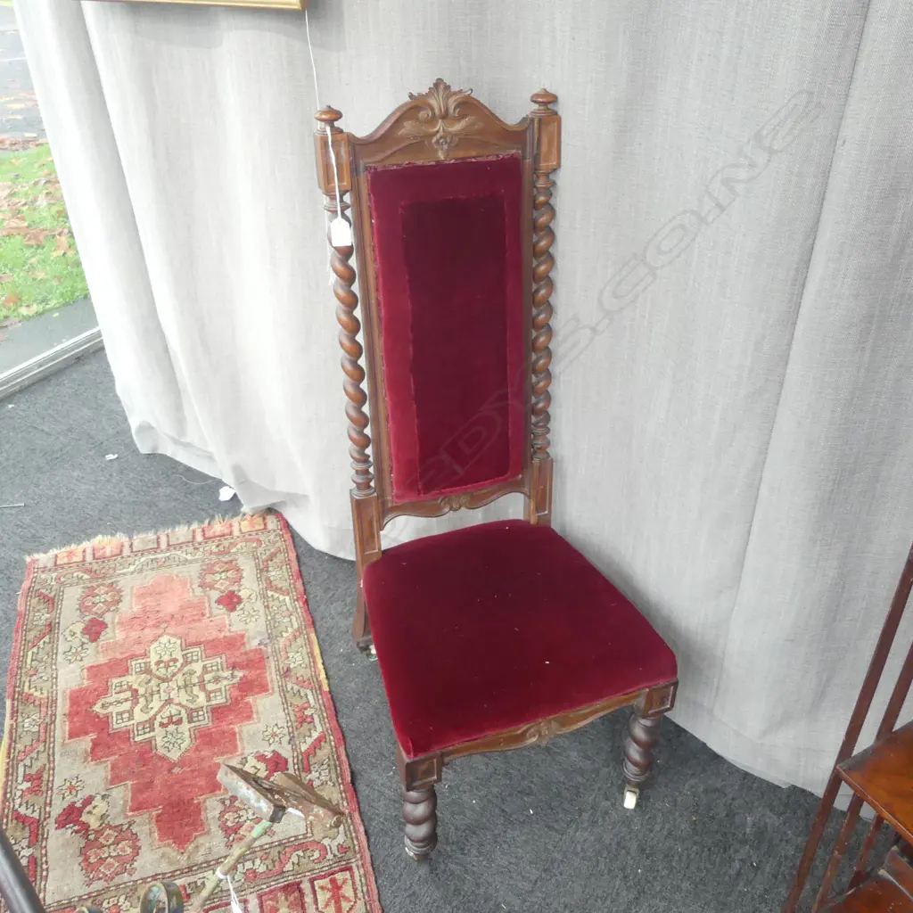 RED VELVET UPHOLSTERED NURSING CHAIR Image 1++
