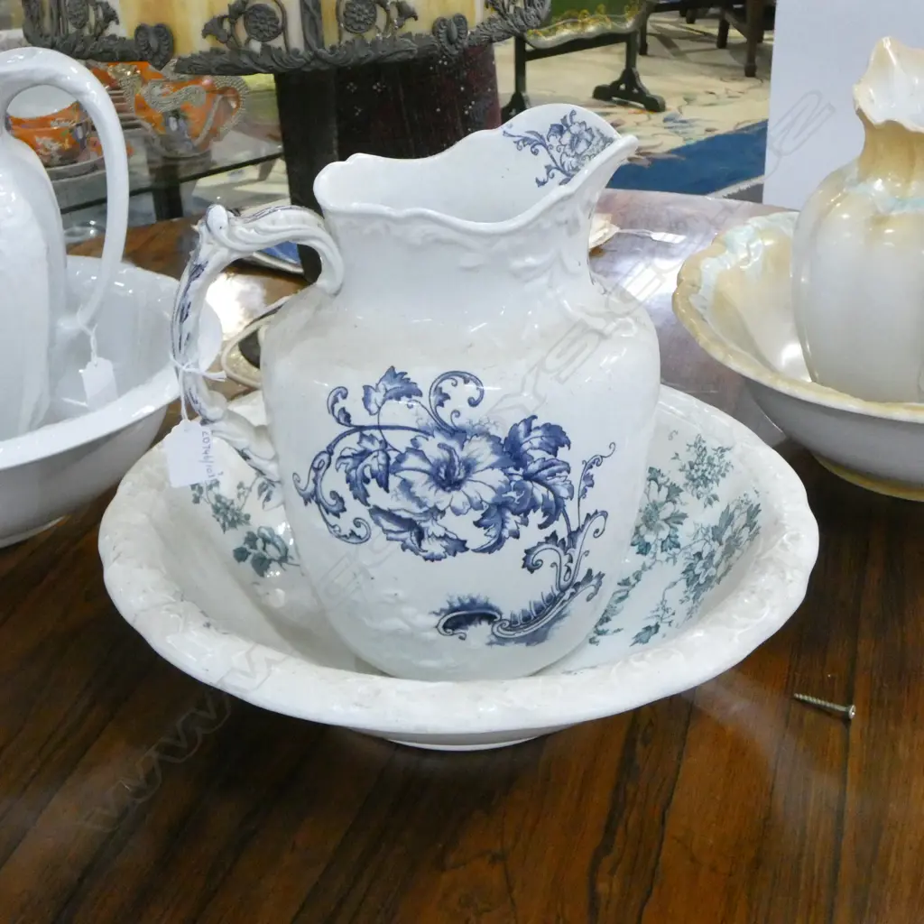 VICT JUG & WASH BASIN  BLUE FLORAL PAT Image 1++