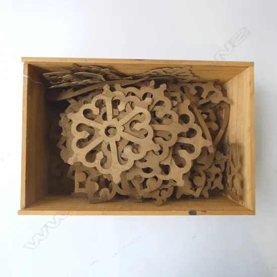 VARIOUS OAK APPLIQUES 