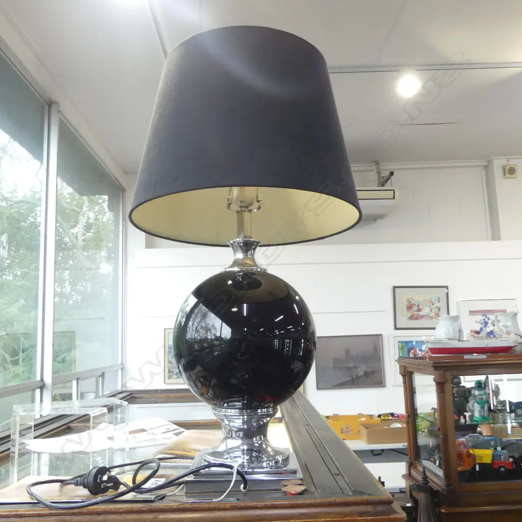 CHROME AND GLASS TABLE LAMP Image 1++