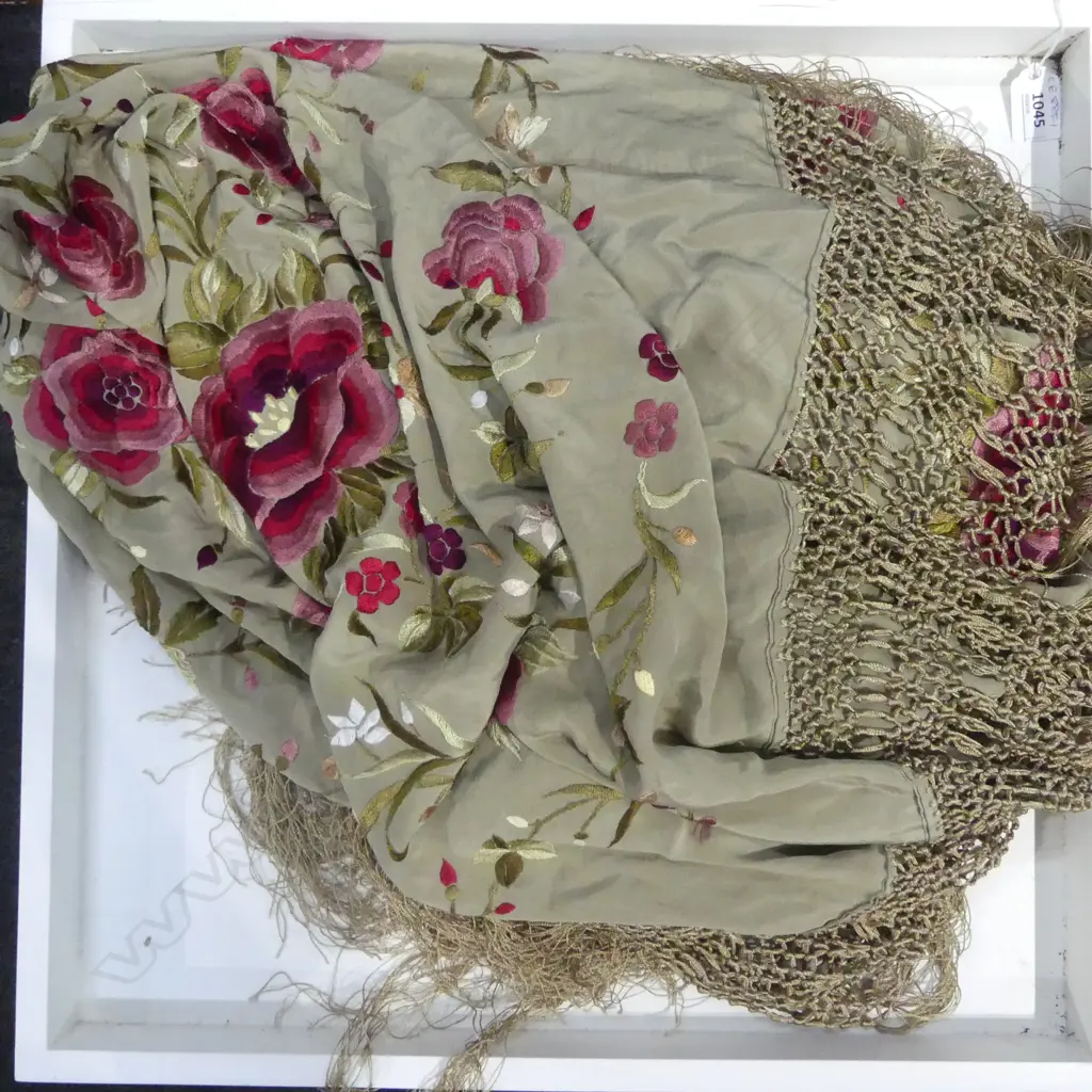 EMBROIDERED SHAWL Image 1++