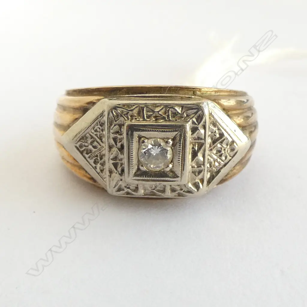 10ct GOLD & SOLITAIRE DIAMOND SIGNET TYPE RING 6.45gms SIZE U Image 1++