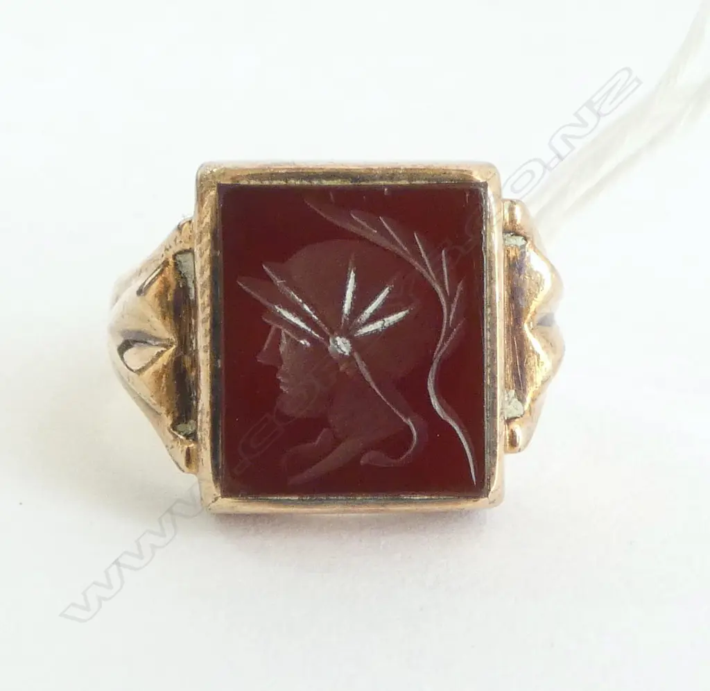 9ct GENT'S INTAGLIO CARNELIAN SIGNET RING 7.96gm SIZE T Image 1++