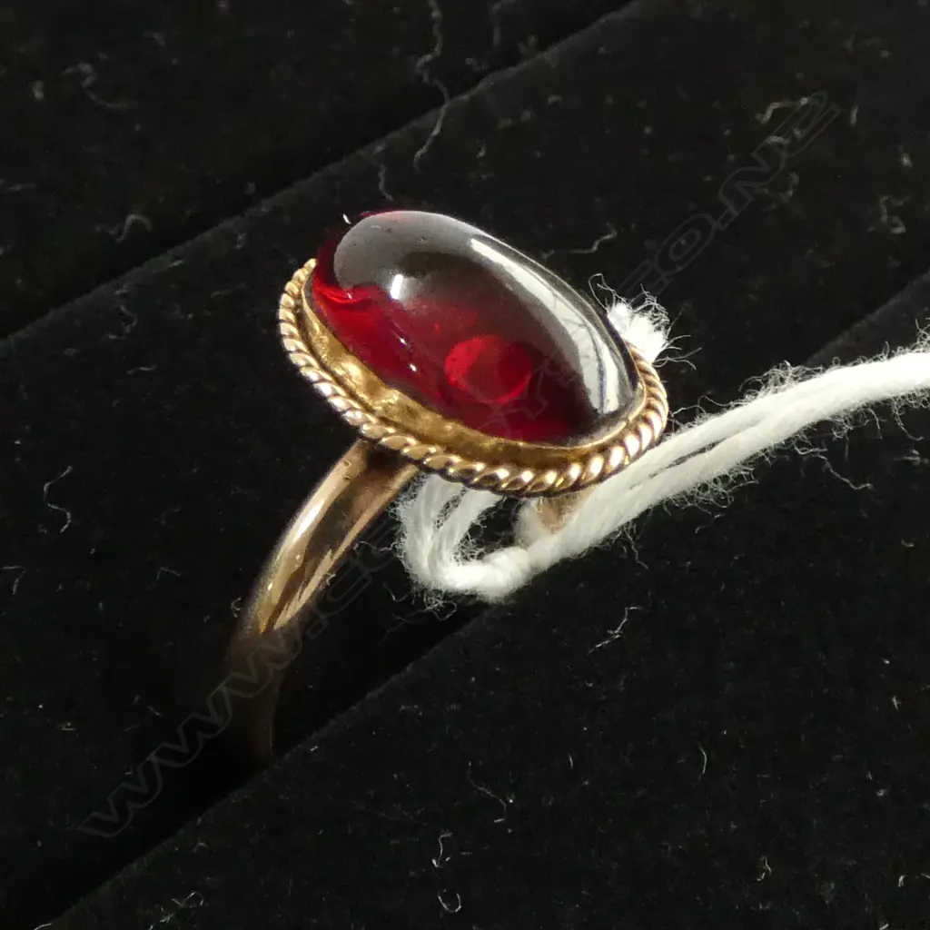9ct ROSE GOLD & GARNET CABACHON RING 3.68gms SIZE Q Image 1++