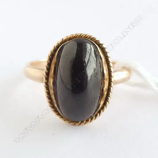 9ct ROSE GOLD & GARNET CABACHON RING 3.68gms SIZE Q