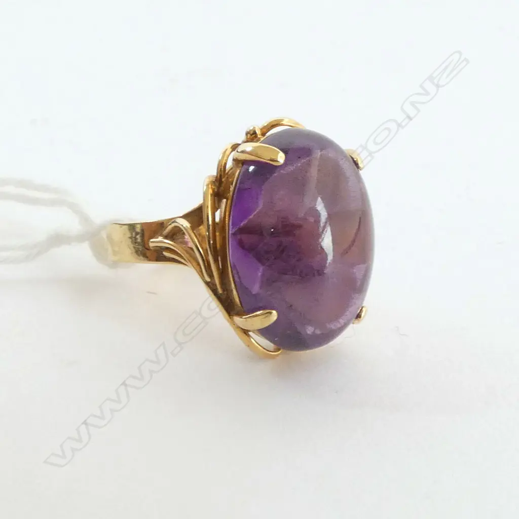 14ct Y/GOLD & LGE CABACHON AMETHYST RING  7.56gms SIZE L1/2 Image 1++