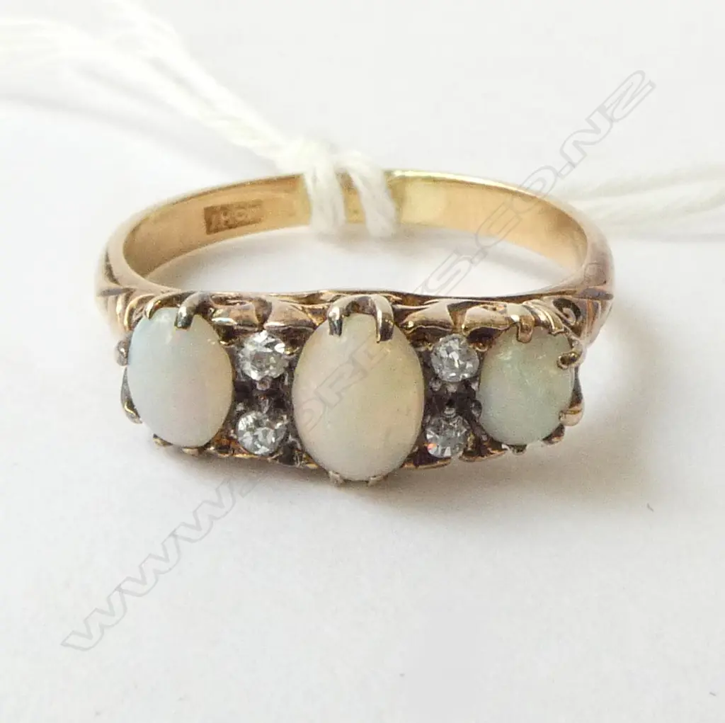 VINTAGE 18ct GOLD 3 OPAL (1 chipped) & 4 DIAMOND RING 3.84gms SIZE P1/2 Image 1++