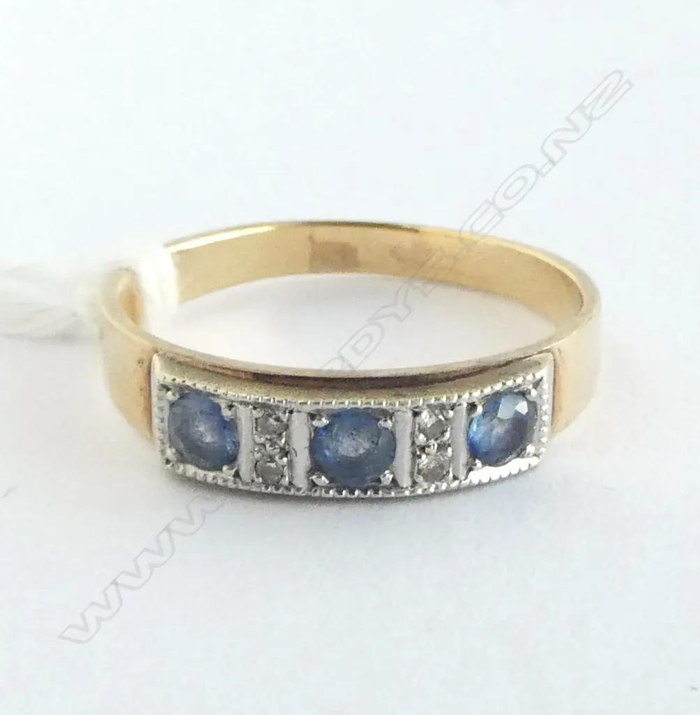 9CT GOLD SAPPHIRE & DIAMOND RING 2.7GMS SIZE Q Image 1++