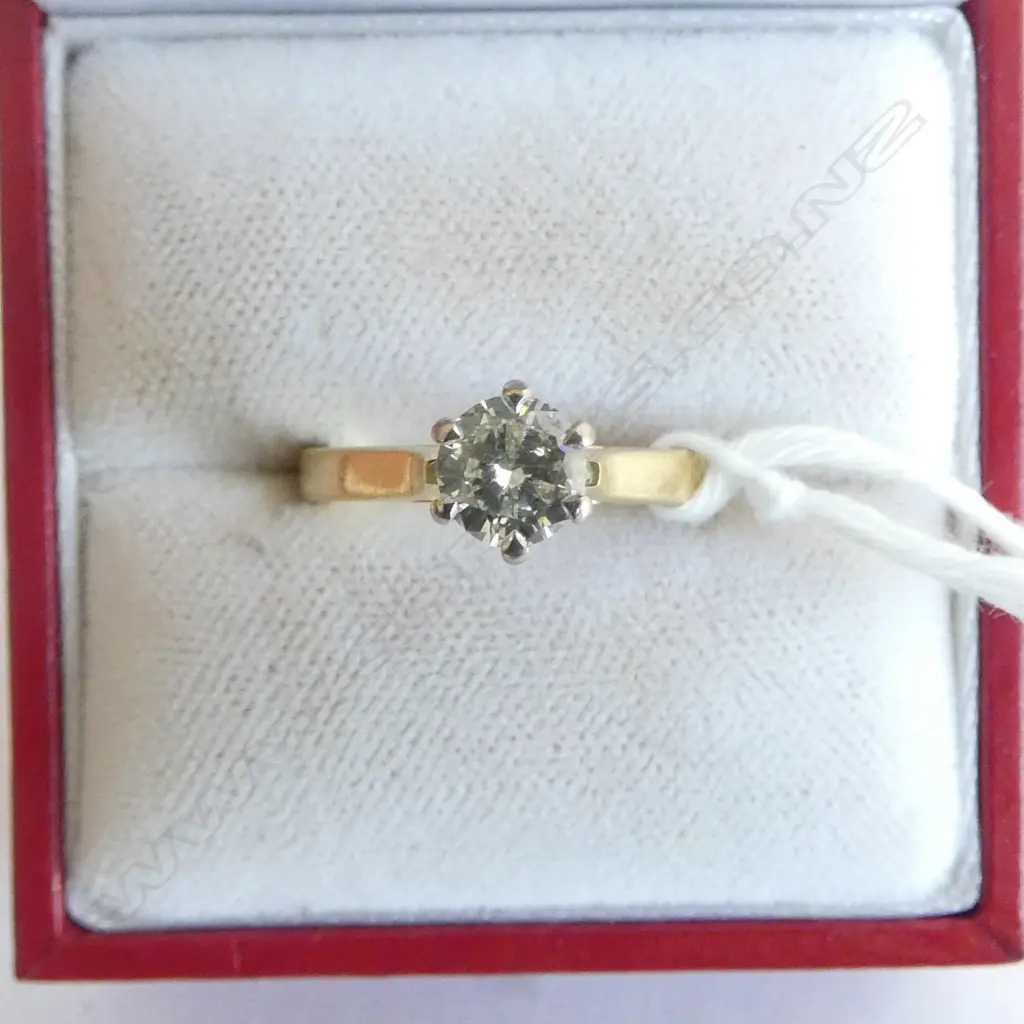 18ct GOLD & DIAMOND SOLITAIRE RING (APPROX GRADES 0.70ct K/L) 3.40gms small chip to girdle SIZE K Image 1++